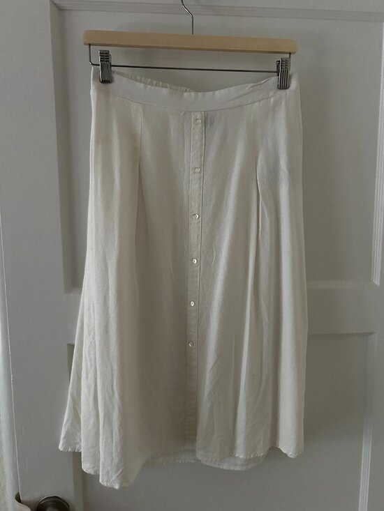 Vero Moda Dresses & Skirts - White Skirt Size Small
